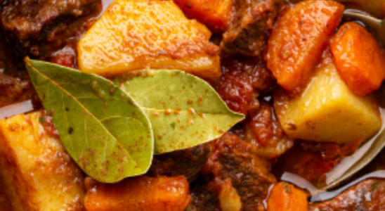 cropped-Carne-de-Panela-com-batata-e-cenoura.png